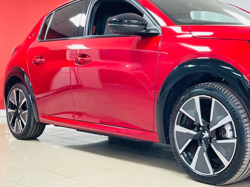 PEUGEOT E-208