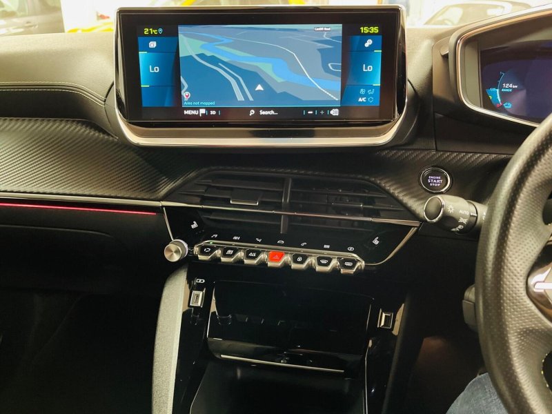 PEUGEOT E-208