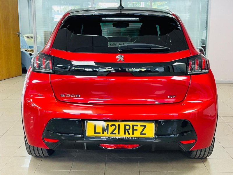 PEUGEOT E-208