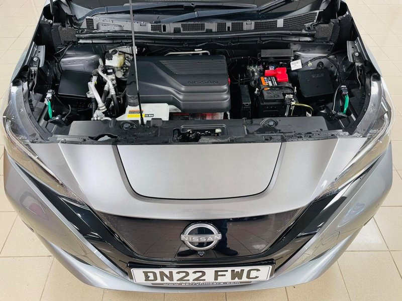 NISSAN LEAF