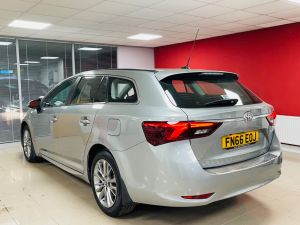 TOYOTA AVENSIS D-4D BUSINESS EDITION - 6687 - 38