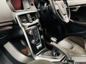 VOLVO V40 T3 R-DESIGN NAV PLUS - 7377 - 41