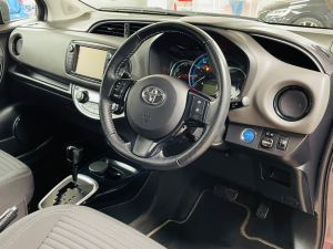 TOYOTA YARIS VVT-I DESIGN M-DRIVE S - 7313 - 13