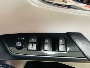 TOYOTA PRIUS VVT-I BUSINESS EDITION PLUS - 7384 - 19