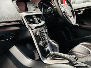 VOLVO V40 D3 R-DESIGN LUX NAV - 7347 - 7