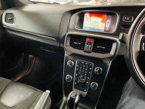 VOLVO V40 T3 R-DESIGN NAV PLUS - 7377 - 24