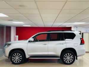 TOYOTA LAND CRUISER D-4D INVINCIBLE - 7391 - 40