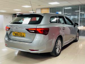 TOYOTA AVENSIS D-4D BUSINESS EDITION - 6687 - 40