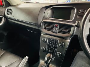 VOLVO V40 T4 SE LUX NAV - 7352 - 20