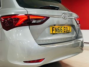 TOYOTA AVENSIS D-4D BUSINESS EDITION - 6687 - 42