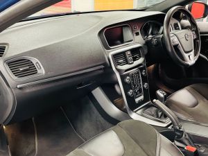 VOLVO V40 T3 R-DESIGN NAV PLUS - 7377 - 11