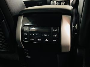 TOYOTA LAND CRUISER D-4D INVINCIBLE - 7391 - 8
