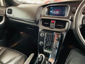 VOLVO V40 D3 R-DESIGN LUX NAV - 7347 - 30