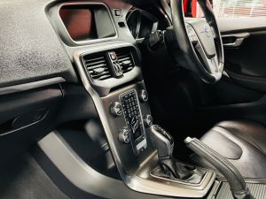 VOLVO V40 T4 SE LUX NAV - 7352 - 7