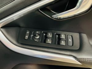 VOLVO V40 T3 R-DESIGN NAV PLUS - 7377 - 13